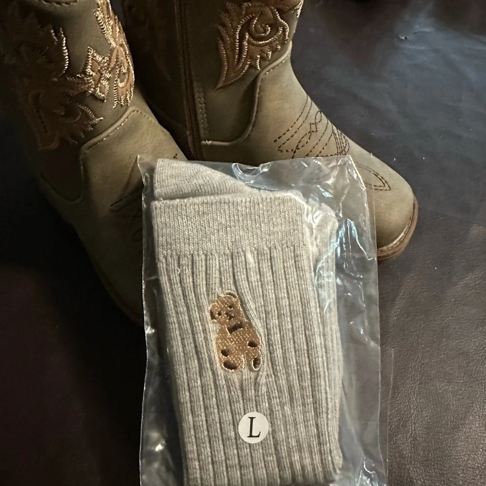 Kids Cream Socks with Bear Patch 7 to 10 year